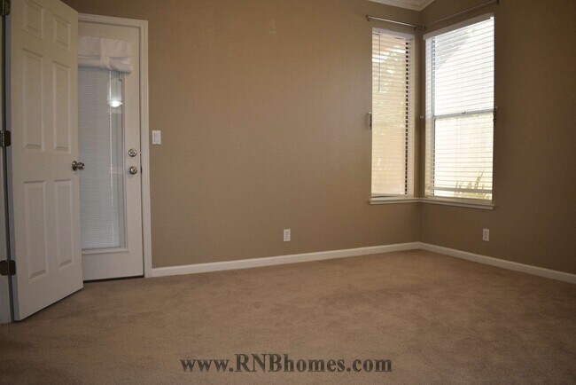 Building Photo - 309 Quiet Star Ct
