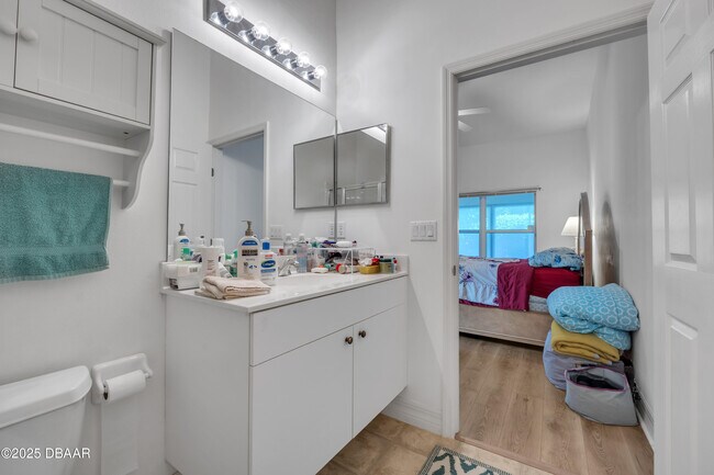 Building Photo - 1412 Coconut Palm Cir