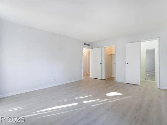 Building Photo - 3141 Pinehurst Dr