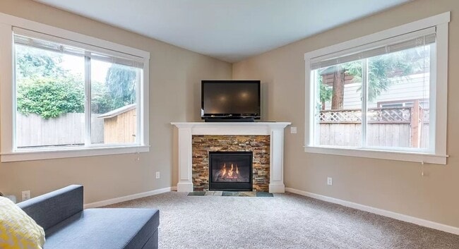 Building Photo - 3 bedroom Home Covered Patio home has AC !!!