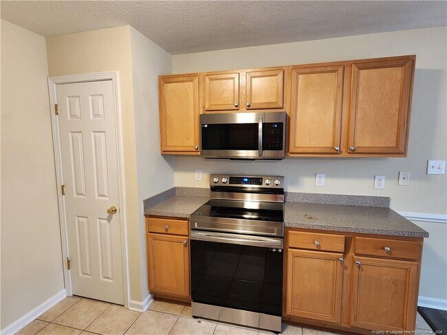 Building Photo - 3347 Broomsgrove Dr