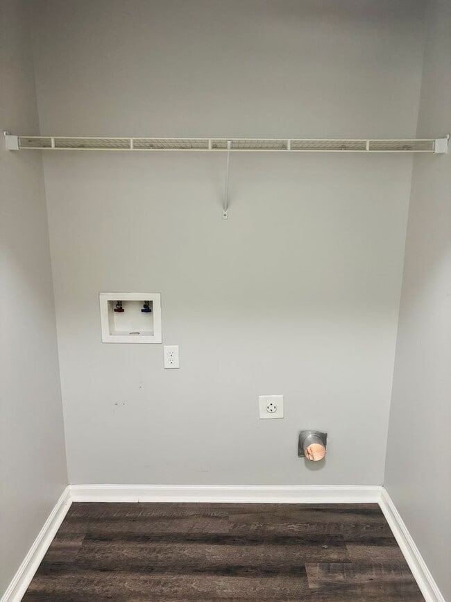 Building Photo - Adderman Point- 1 bed/1 bath Apartment