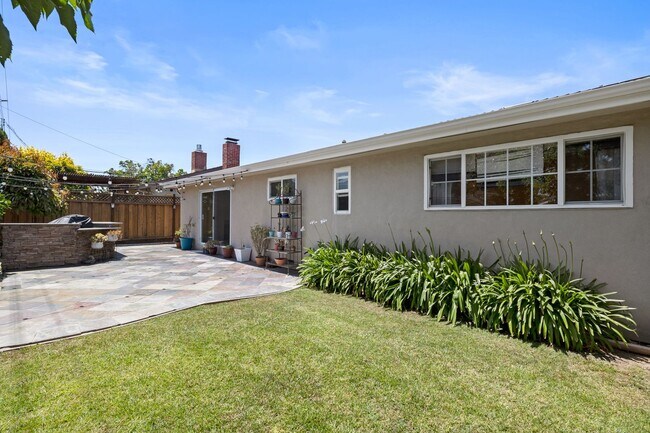 Building Photo - Beautiful home with Campbell schools