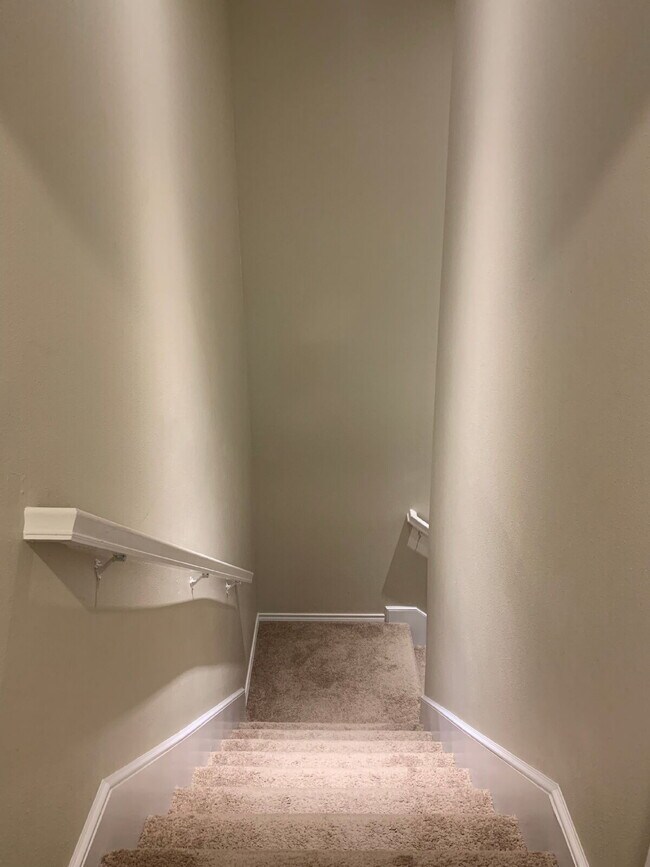Building Photo - Beautiful duplex in Cooper School District!