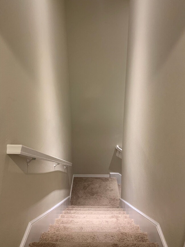 Building Photo - Updated Duplex with Large Basement in Cooper School District!