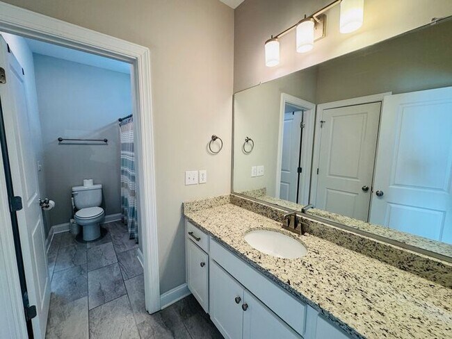 Building Photo - Pre-leasing for an April Move in-TOWN MADISON