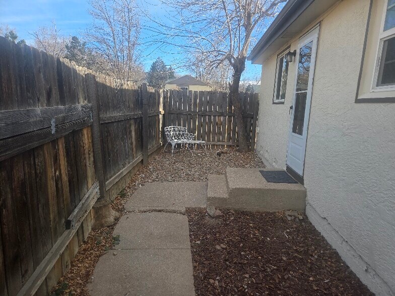 Building Photo - 412 Glen View Ct