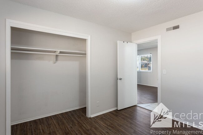 Building Photo - 1119 S Fern St