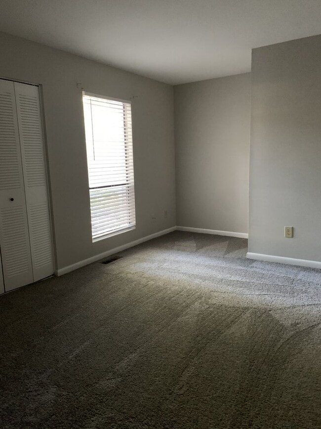 Building Photo - 2 BR/1.5 BA West Lake Townhome Near Dolley Madison