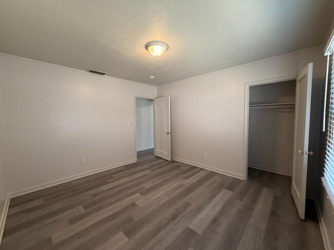 Building Photo - 73 E Fedora Ave