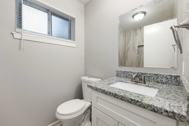 Building Photo - 9806 Thrush St