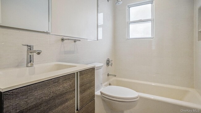 Building Photo - 100 E Sunnyside Ln