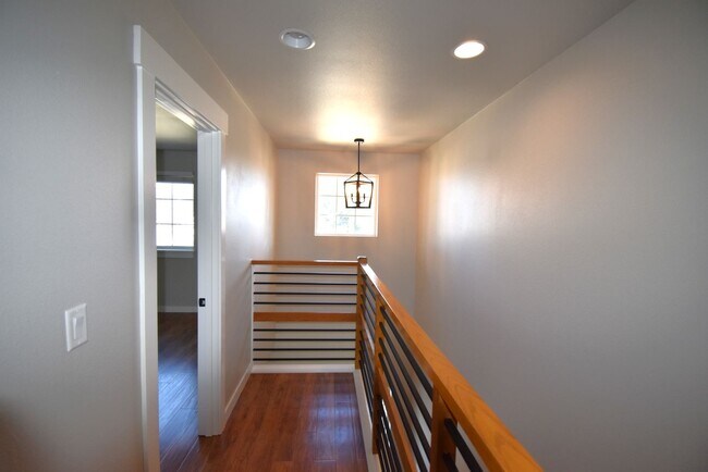 Building Photo - 556-558 Harrison St.