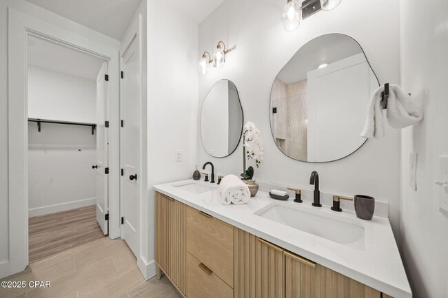 Building Photo - 145 Manistee Dr