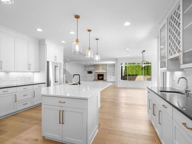 Building Photo - 9010 SW Inez St