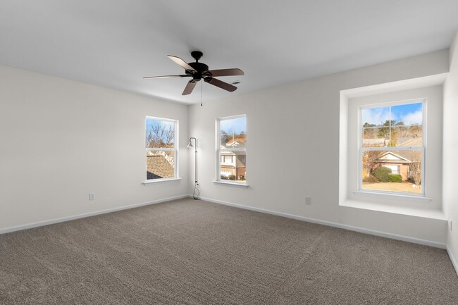 Building Photo - Immaculate 5-bedroom Paradise!