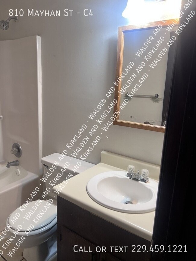 Building Photo - 810 Mayhan St