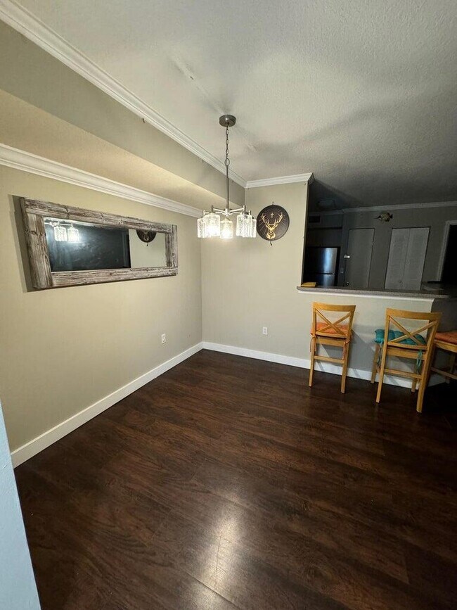 Building Photo - 803 Villa Cir