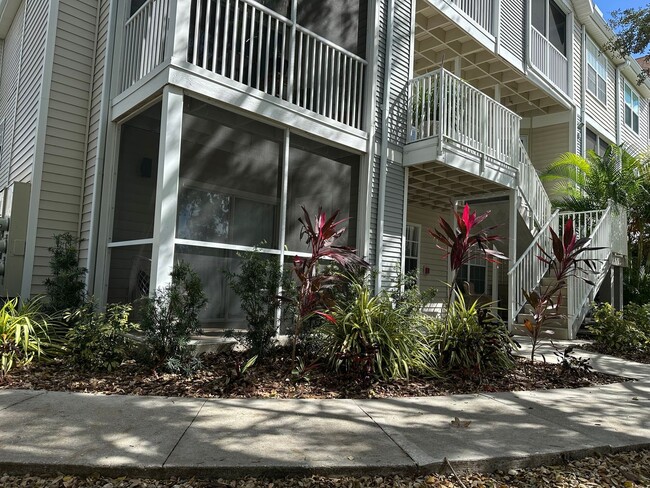 Building Photo - Roommate Wanted - Downtown Sarasota Renova...