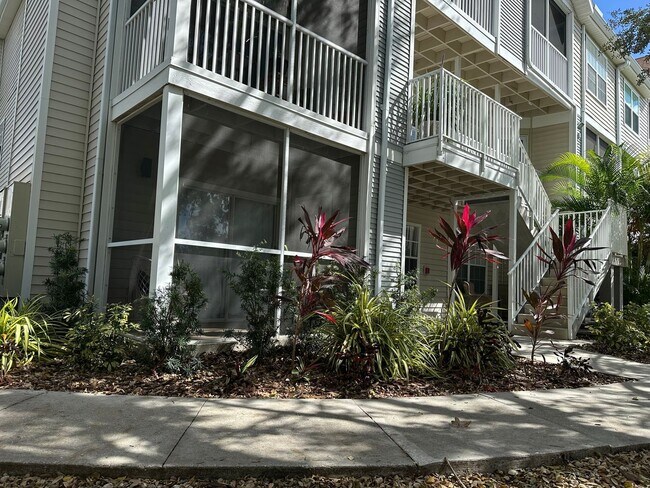 Building Photo - SEASONAL RENTAL - Downtown Sarasota Renova...