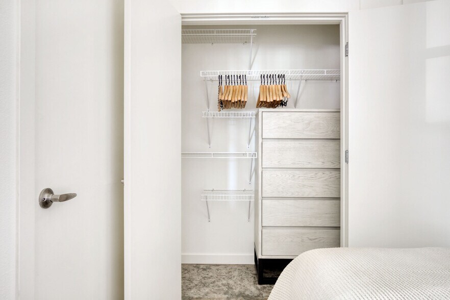 Building Photo - 330 3rd Ave W