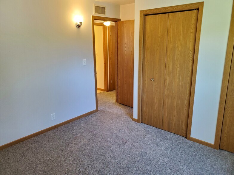 Building Photo - 2310 Radtke Ave