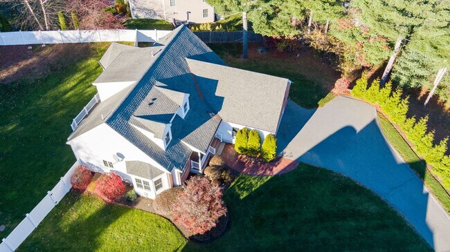 Building Photo - 5 Neff Dr