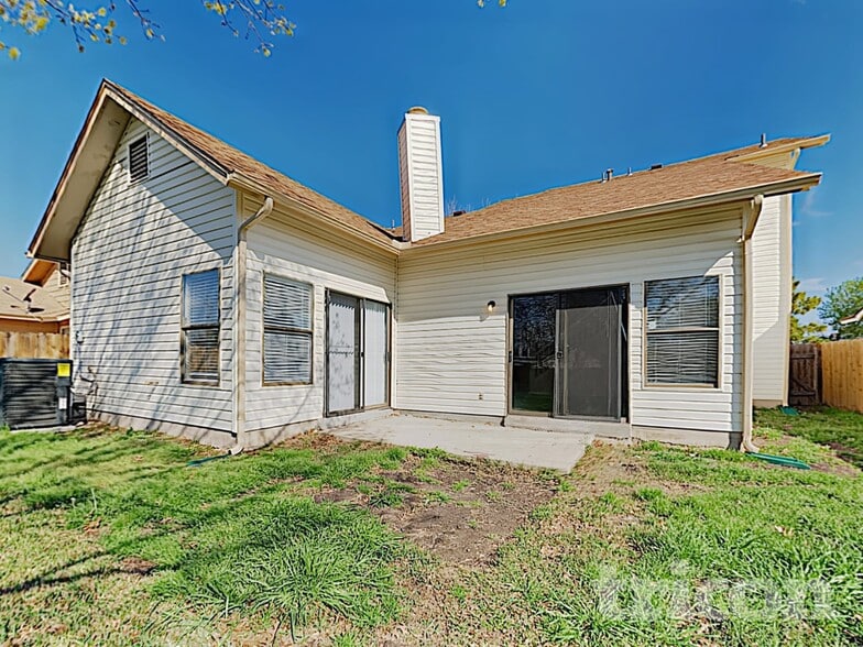 Building Photo - 8058 Pioneer Trail Dr