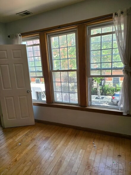 Building Photo - 736 N Ada St