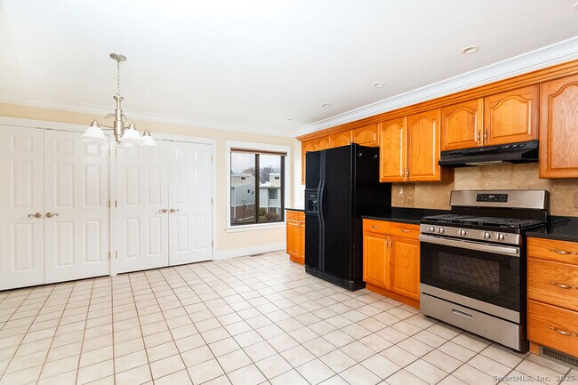 Building Photo - 13 Lawson Ln