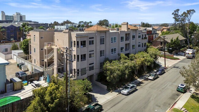 Building Photo - 521 Arbor Dr