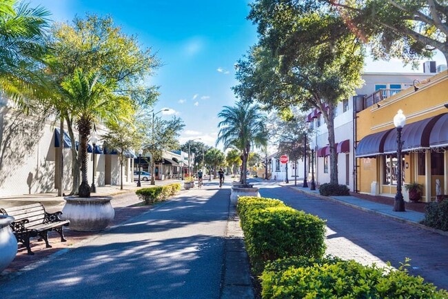 Building Photo - 103 W Park St