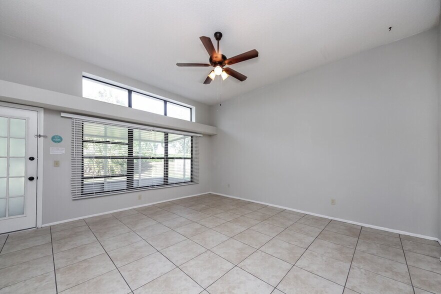 Building Photo - 5237 Desmond Ln