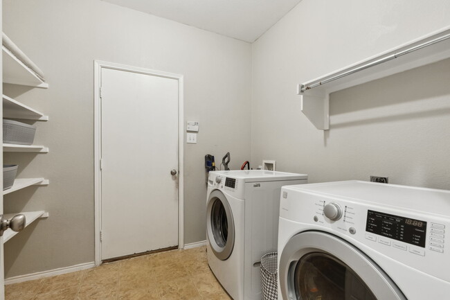 Building Photo - 607 Denali Dr