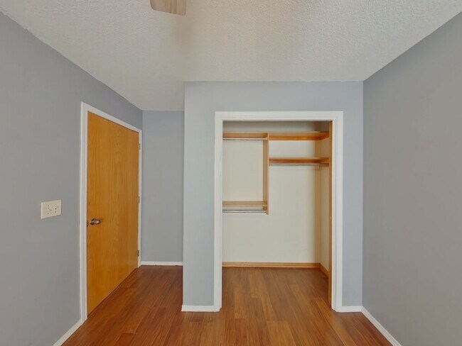 Building Photo - 804 N Longview Ct