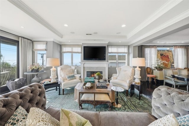 Building Photo - 633 12th St