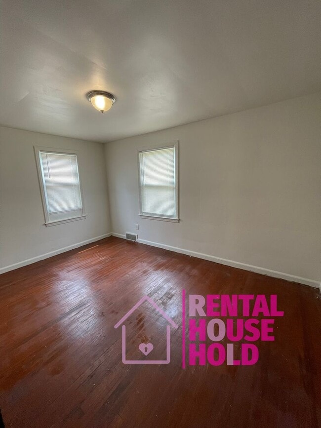 Building Photo - ~ 3 BEDROOM | 1 BATH | FREE PRE SCREEN