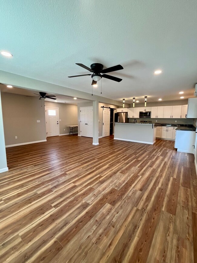 Building Photo - Fully Renovated Duplex in Central Longmont...