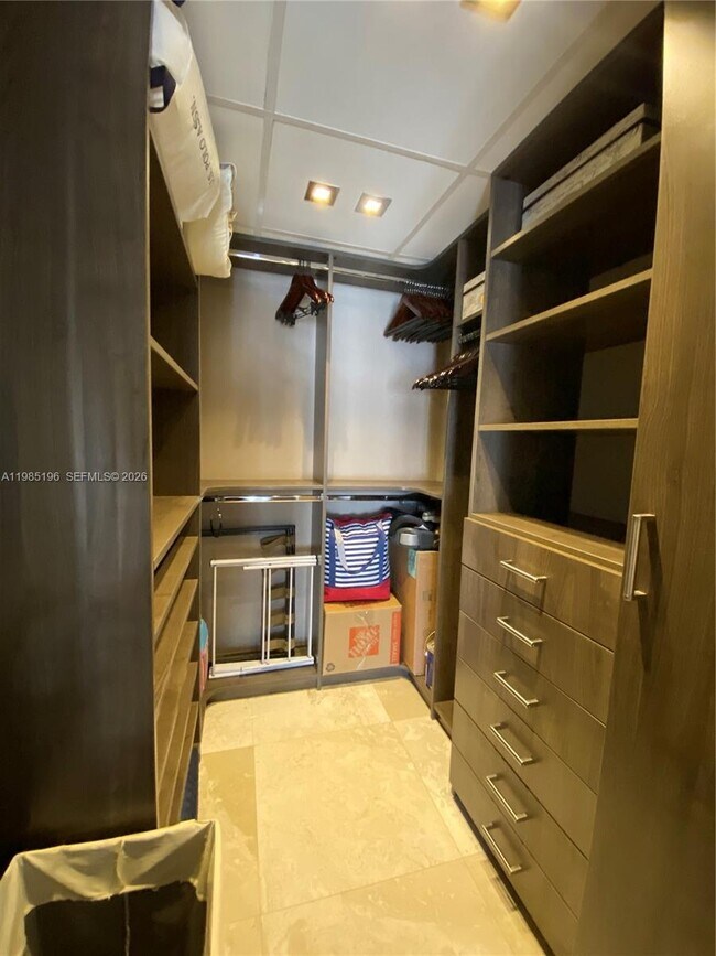 Building Photo - 495 Brickell Ave