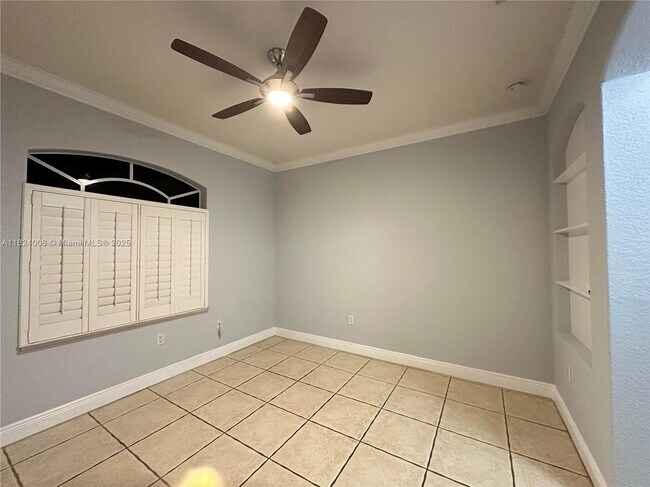 Building Photo - 2841 Poinciana Cir