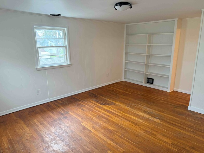 Building Photo - 360 N 11th St