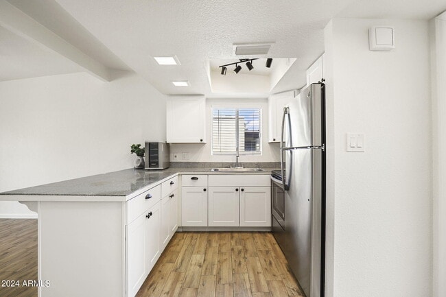 Building Photo - 16819 E Gunsight Dr