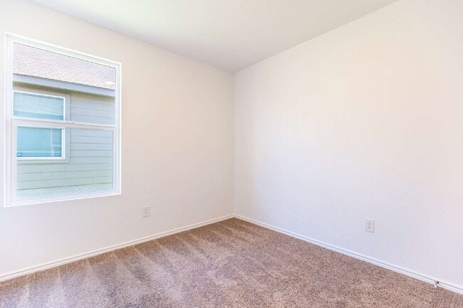 Building Photo - 9143 Coronal Rings