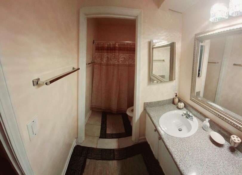 Building Photo - 1208 Wingate Way