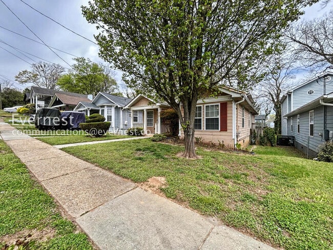 Building Photo - 1065 Fair St SW