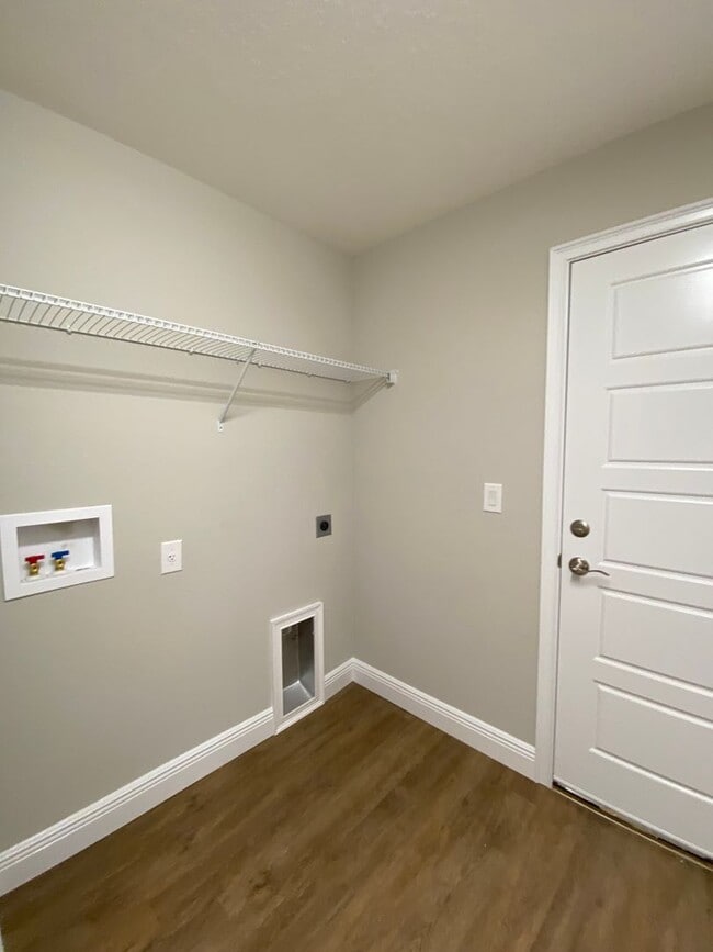 Building Photo - Custom Home - Desirable SE Ocala Neighborh...