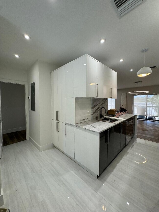 Building Photo - 11311 Pond View Dr