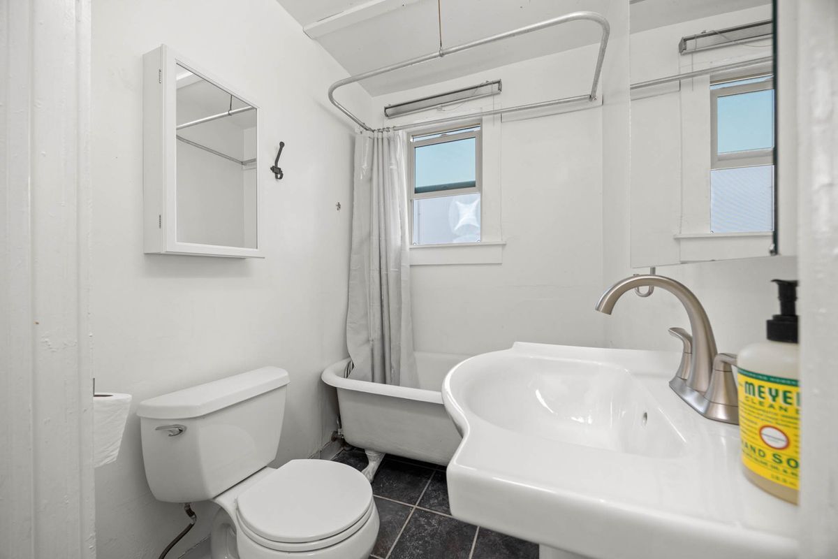 Building Photo - 1816 Carleton St