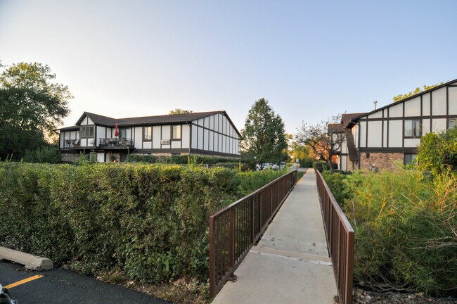 Building Photo - 254 George St