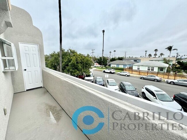 Building Photo - 1070 Felspar St